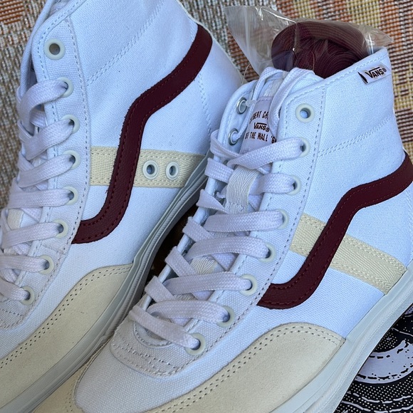 Vans WMNS Crockett High
White/Red
VN0A5JIGYF9
Sneakers - Picture 9 of 16